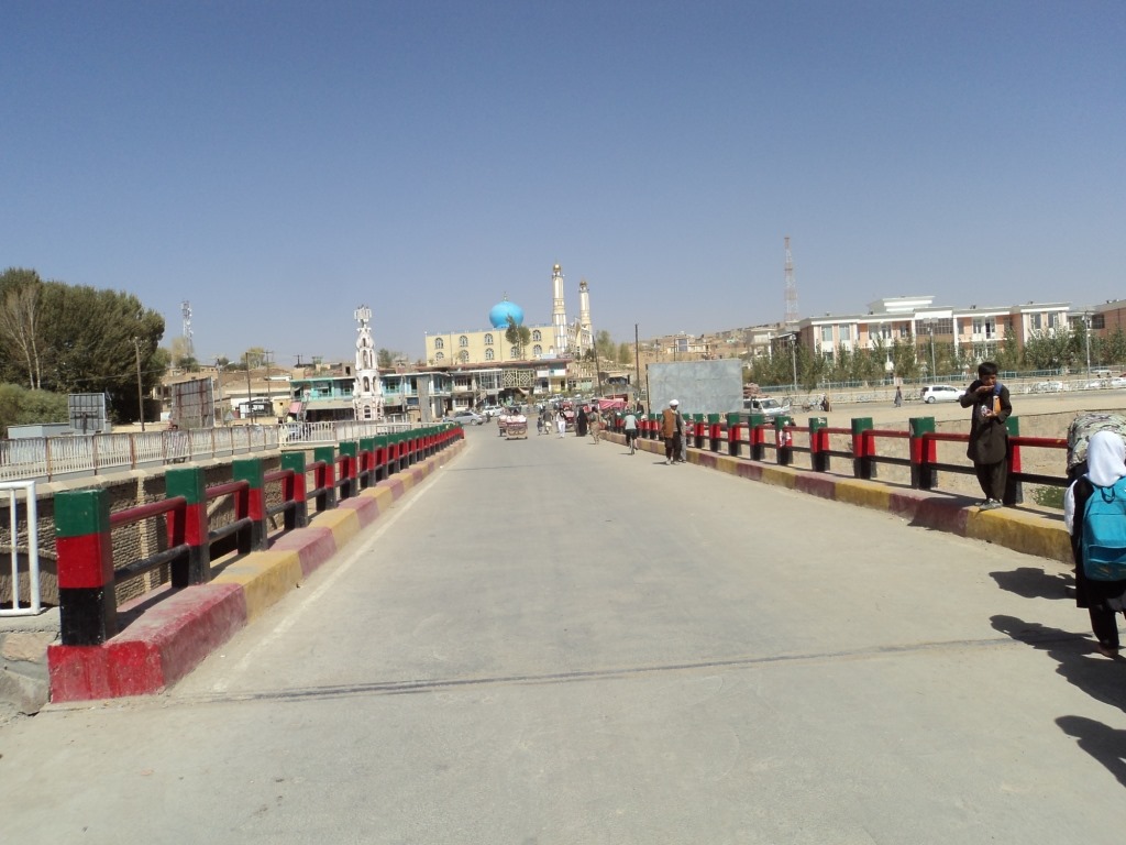 غور