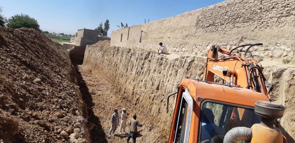 آغاز کار اعمار ۱۶۹ متر دیوار محافظتی به ارزش ۵.۹ میلیون افغانی در سرپل