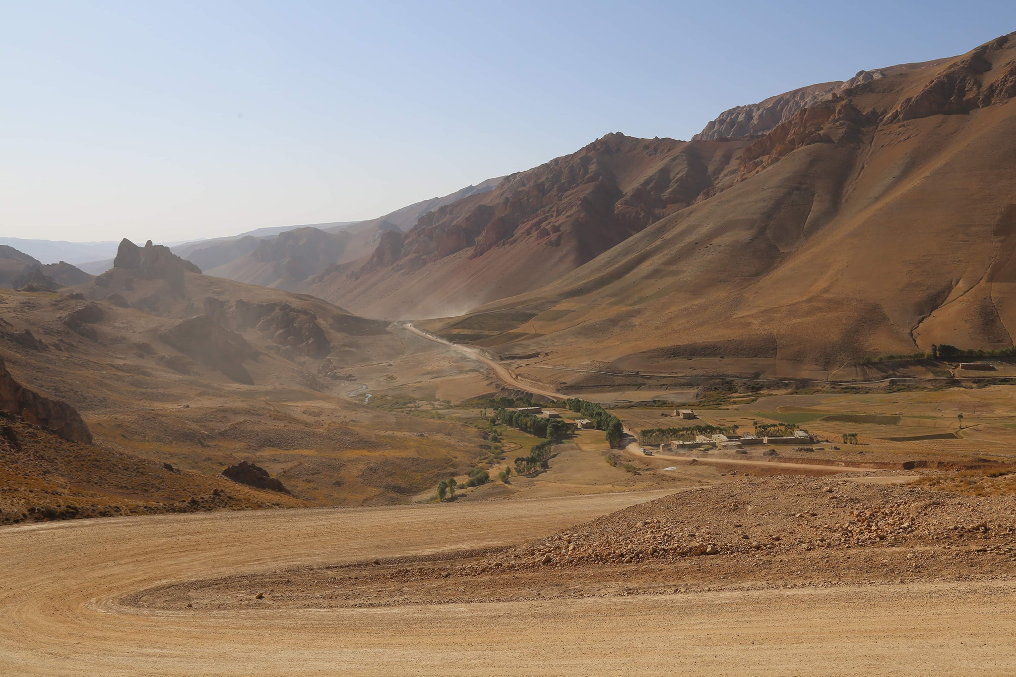تکمیل کار ساخت ۱۱۴.۵ کیلومتر سرک اتصالی میان ولایات غور و بامیان