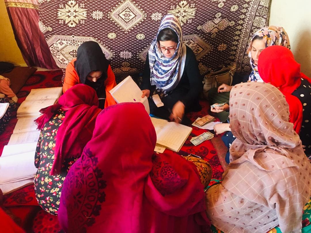 توزیع سرمایه‌ی مقطعی به گروپ‌های پس‌انداز در دو ولسوالی ولایت بلخ