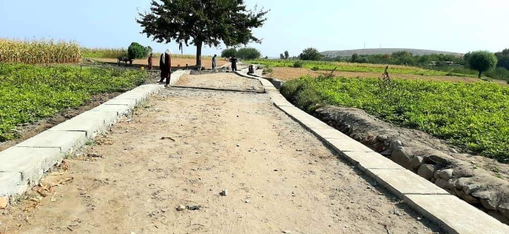 په ننګرهارکې د ۱.۳ میلیونه افغانیو په ارزښت د یو کلیوالي سړک او یوه استنادي د یوال د بیارغونې کار روان دې