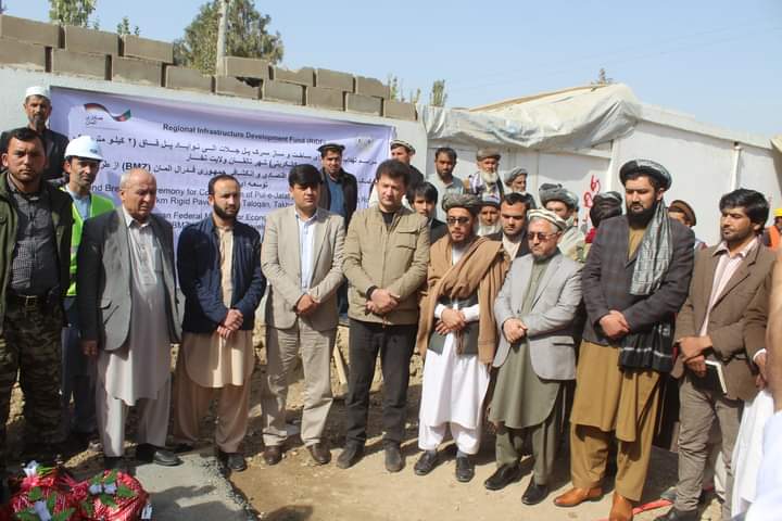 آغاز کار ساخت ۲ کیلومتر سرک کانکریتی در تخار