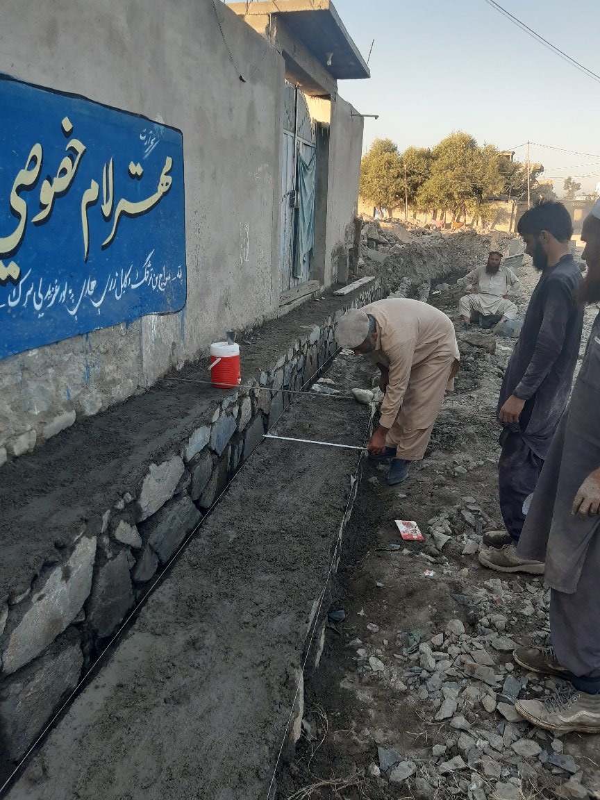 په لغمان کې د ۱.۷۲ کیلو متر سرک د جوړېدو کار روان دی