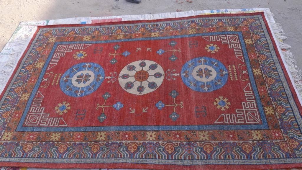 تولید و عرضه‌ی ۲۳ تخته قالین و گلیم‌های دست‌باف از سوی مستفیدین برنامه‌ی انکشاف اقتصاد روستایی در لغمان در یک ماه گذشته