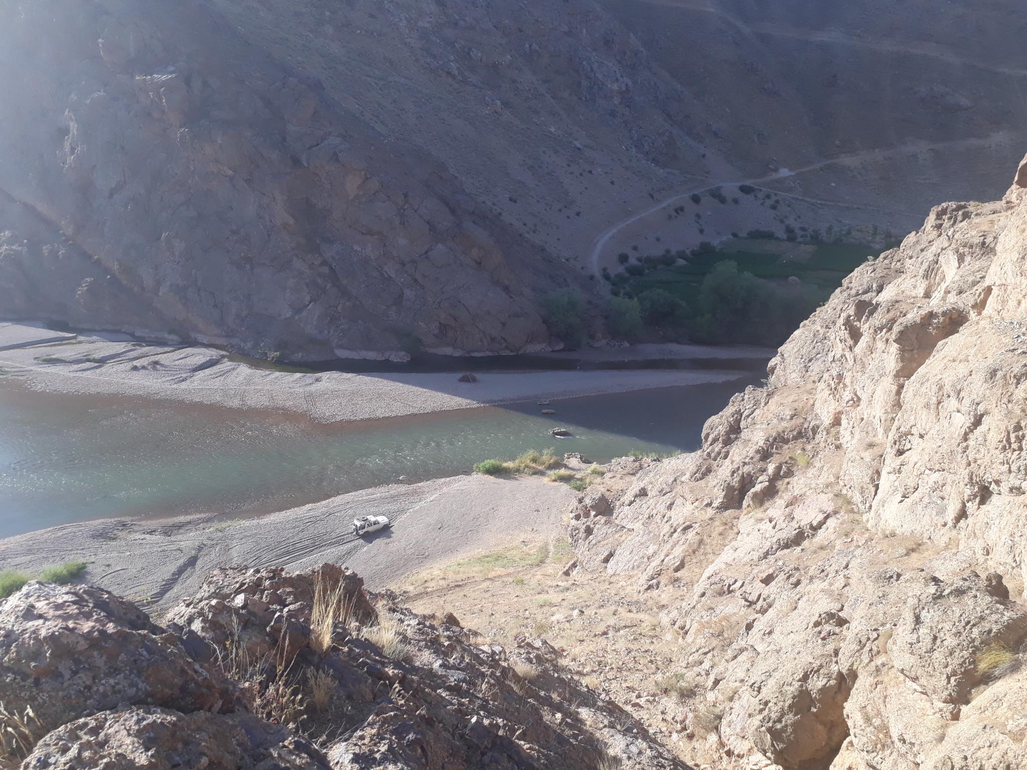 آغاز کار ساخت یک پل ۷۵متره آهن کانکریتی به ارزش ۴۴ میلیون افغانی در بامیان