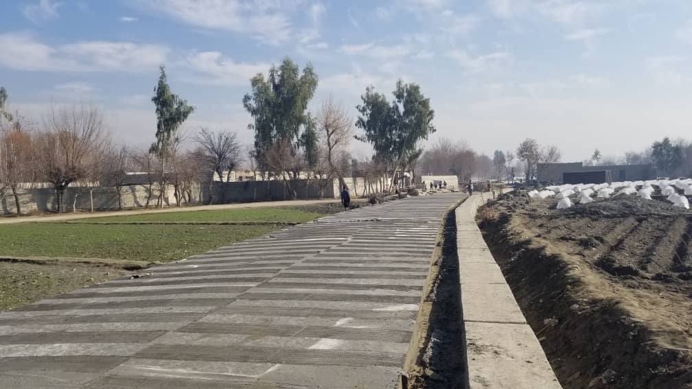 په ننګرهار کې د ۸ میلیونه افغانیو په ارزښت د کانکریټي سړک د جوړولو کار روان دی