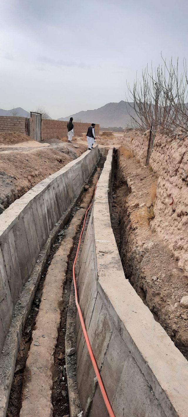 جریان کار ساخت ۲۸۱ متر کانال آبیاری به ارزش ۲.۸ میلیون افغانی در فراه