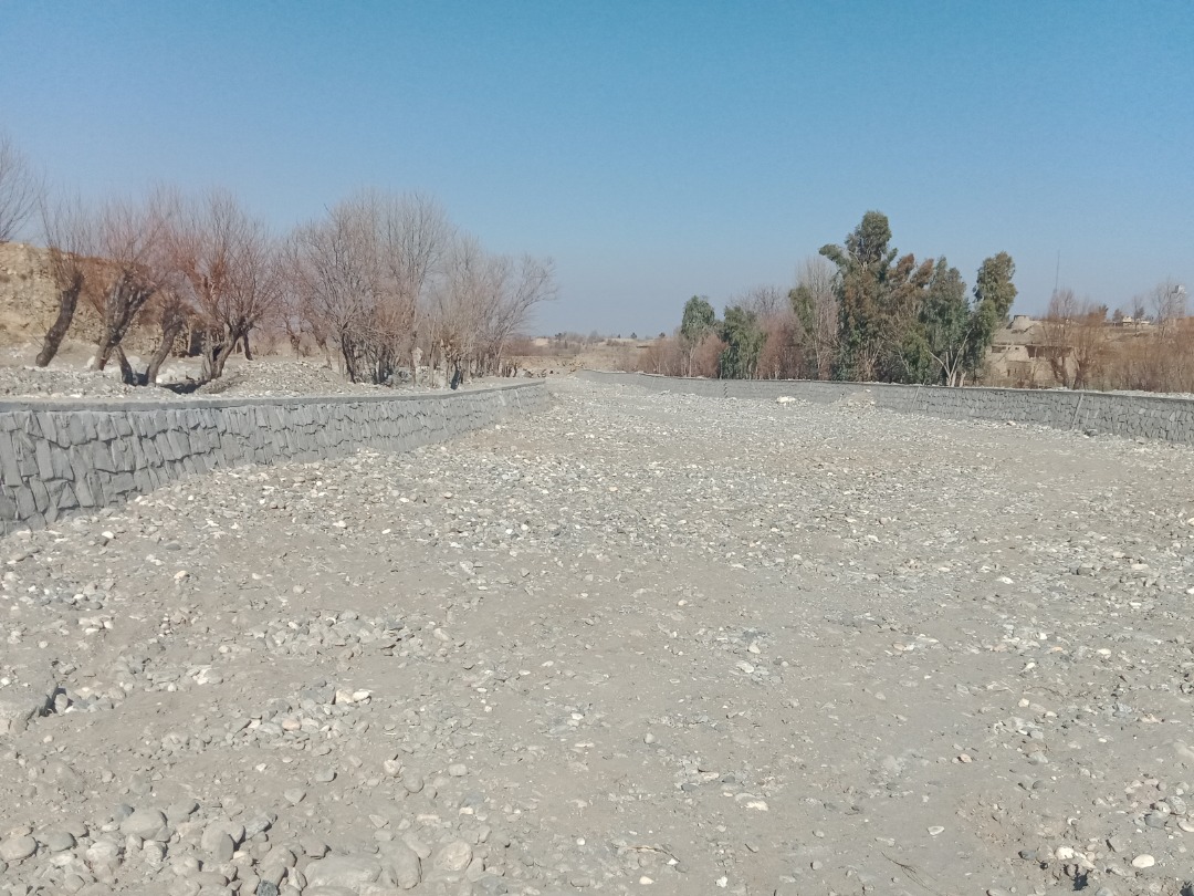 په ننګرهار کې د یو محافظوي دیوال د جوړولو کار پای ته نږدې دی