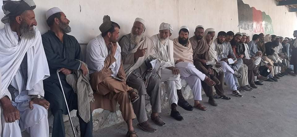 په ننګرهار کې 538  کرونا ځپلو  کورنیو سره   نغدي مرستې پیل شوې