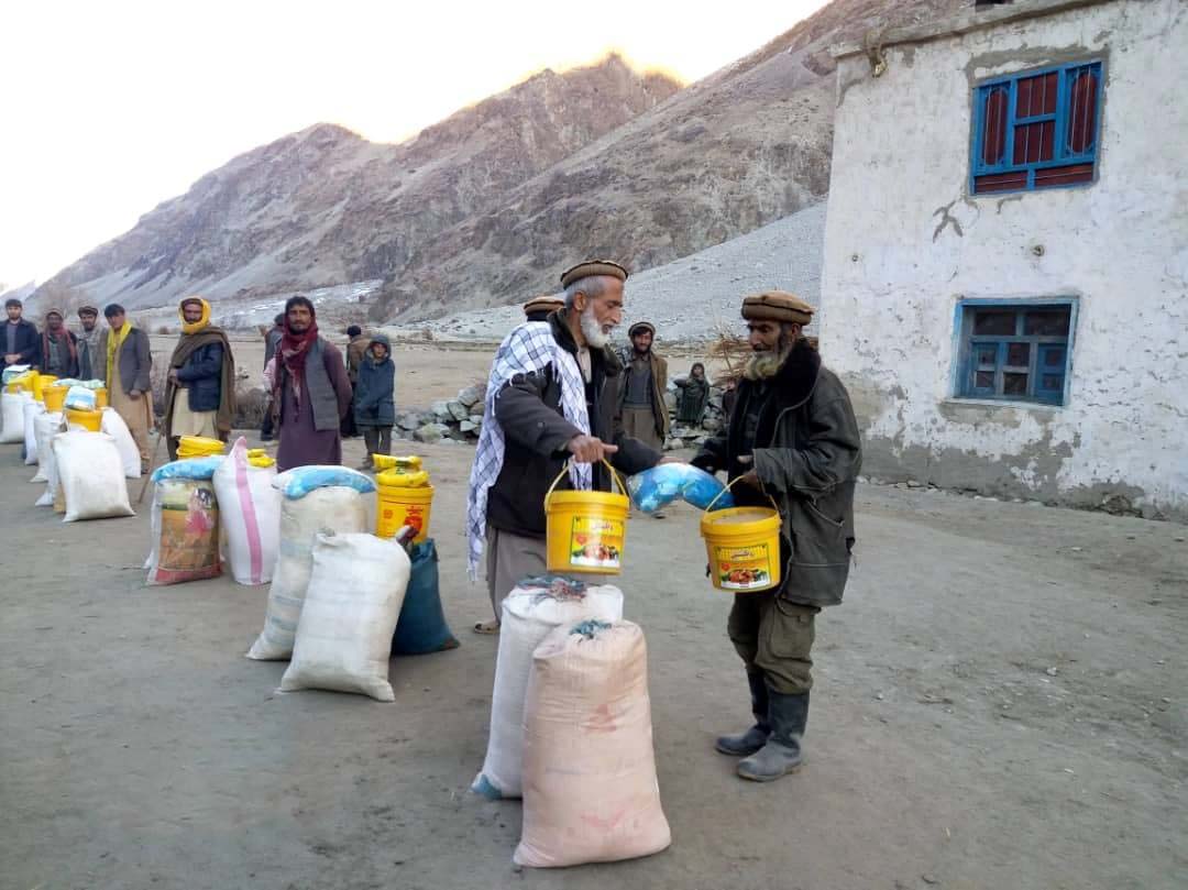 توزیع مواد کمکی به ارزش ۱۳۵ هزار افغانی برای ۱۴ خانواده در بدخشان