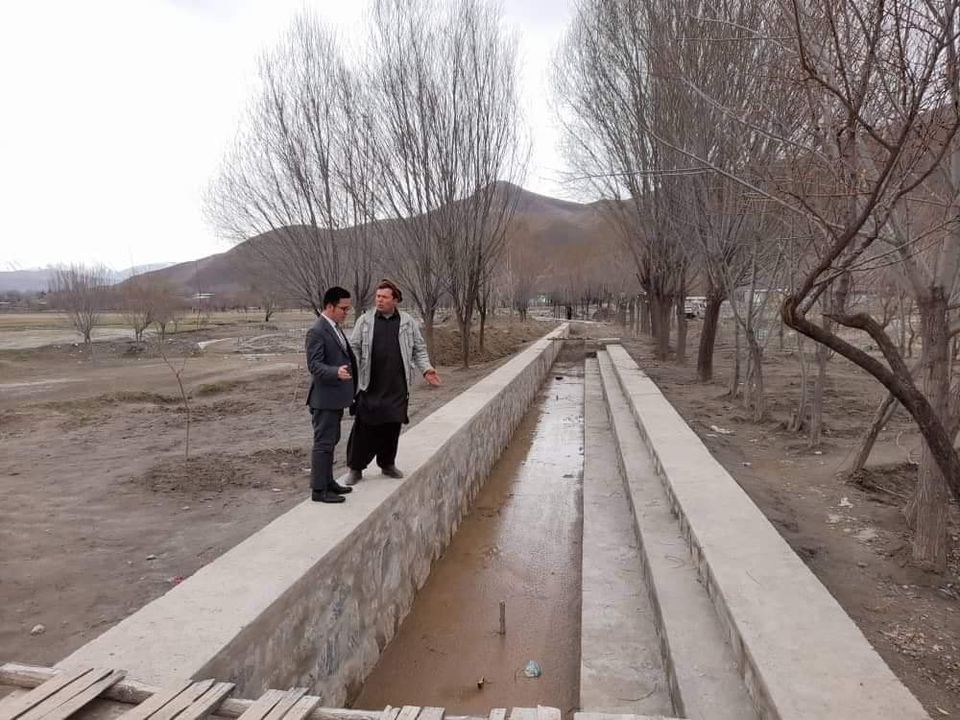 جریان کار ساخت ۴۹۰ متر کانال آبیاری و ۲۸ متر دیوار محافظتی به ۱۵.۵ میلیون افغانی در بدخشان