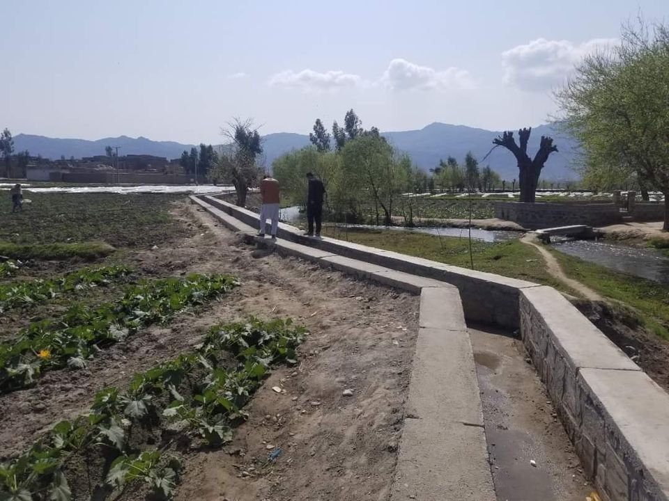 په لغمان کې د ۳.۸ میلیونه افغانیو په ارزښت د ۹۰۰ متره کانال د جوړولو کار روان دی