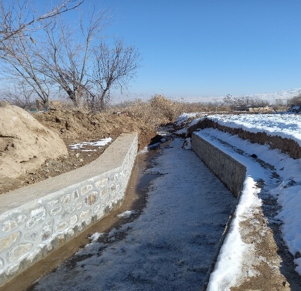 جریان کار اعمار ۷۸۶۸ متر کانال آبیاری در تخار