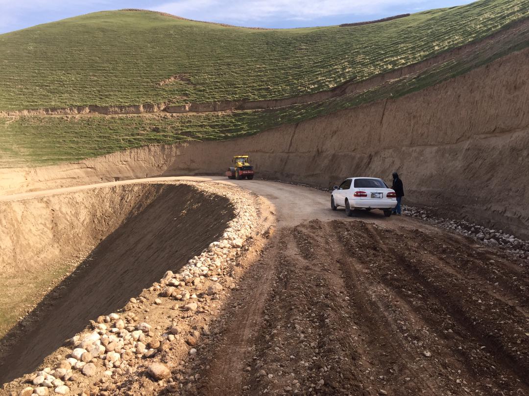 جریان کار احداث و جغل اندازی ۱۰۰ کیلومتر سرک در سرپل