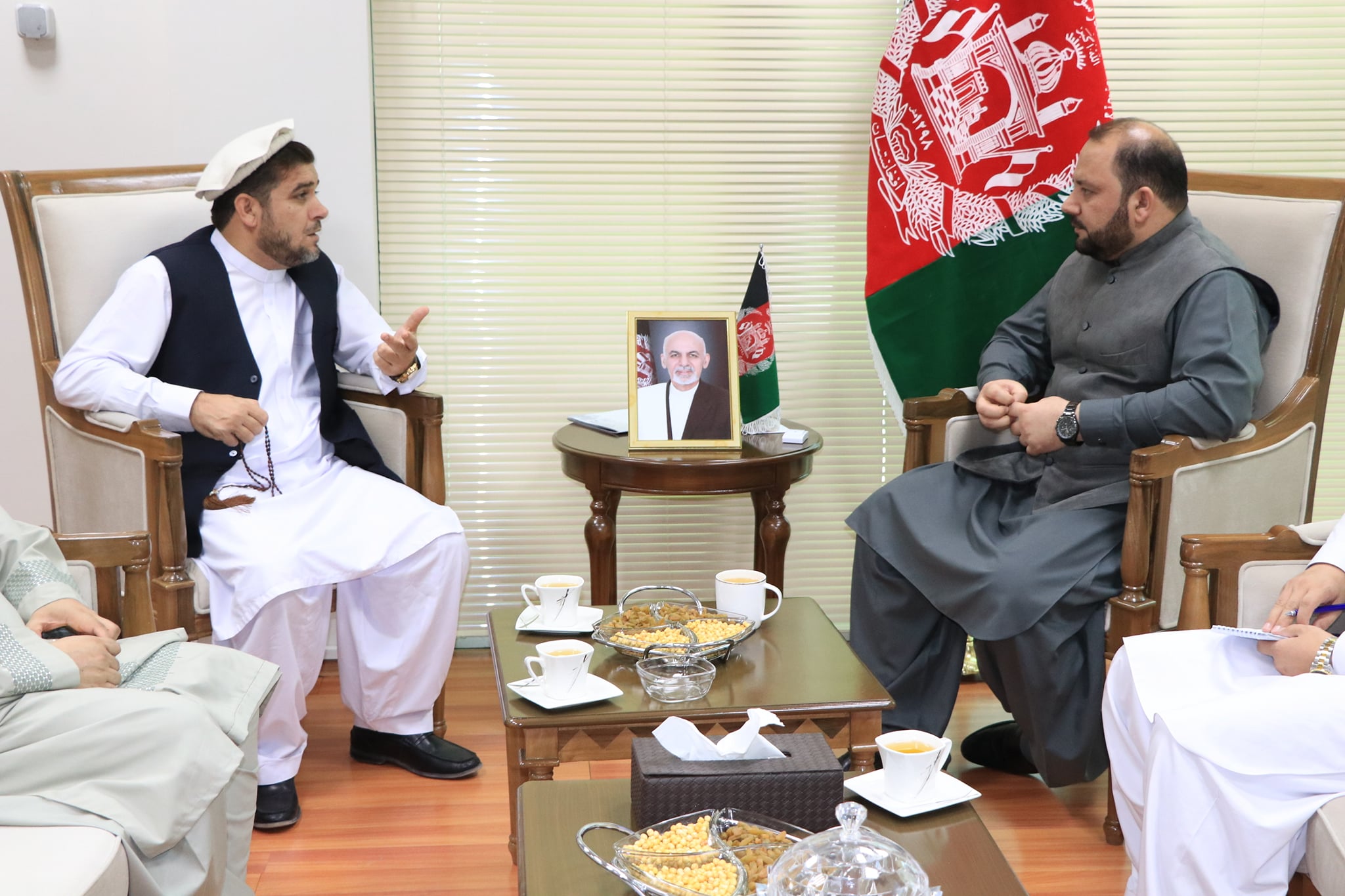 د کلیو بیارغونې او پراختیا وزیر د کونړ والي سره په لیدنه کې د یاد ولایت د خلکو ستونزې واوریدې