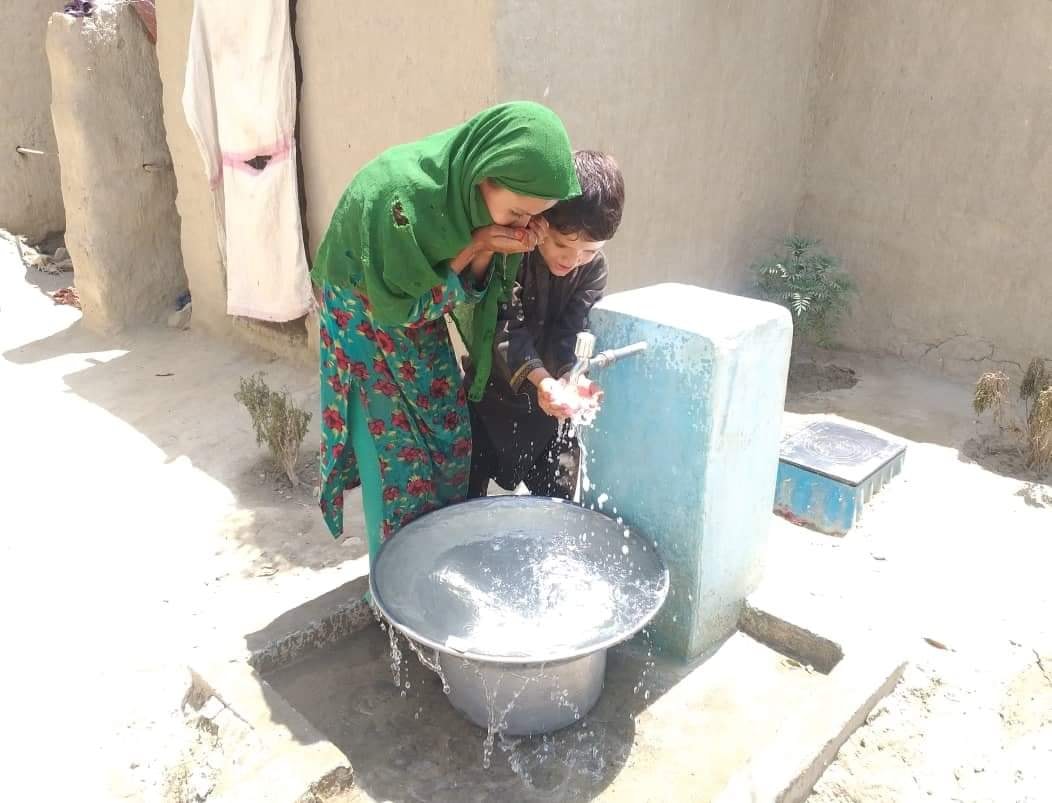 په ننګرهار کې د ۳۲۵ کورنیو لپاره د څښاک پاکې اوبه برابرې شوې